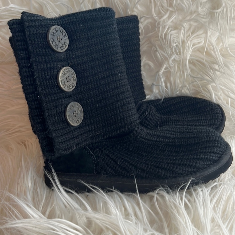 Women’s black UGGs size 7